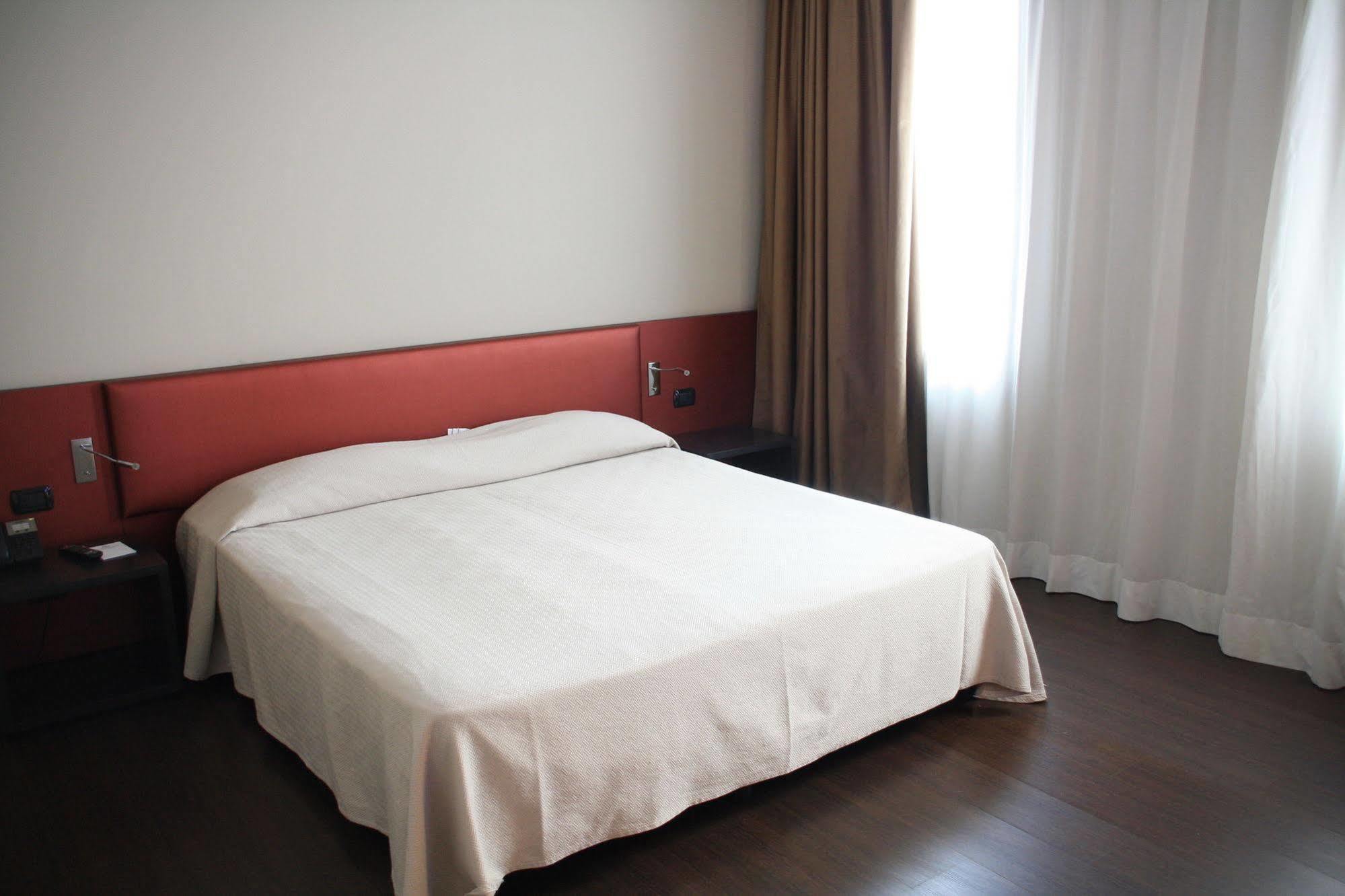 Hotel Continental Cremona Exterior photo